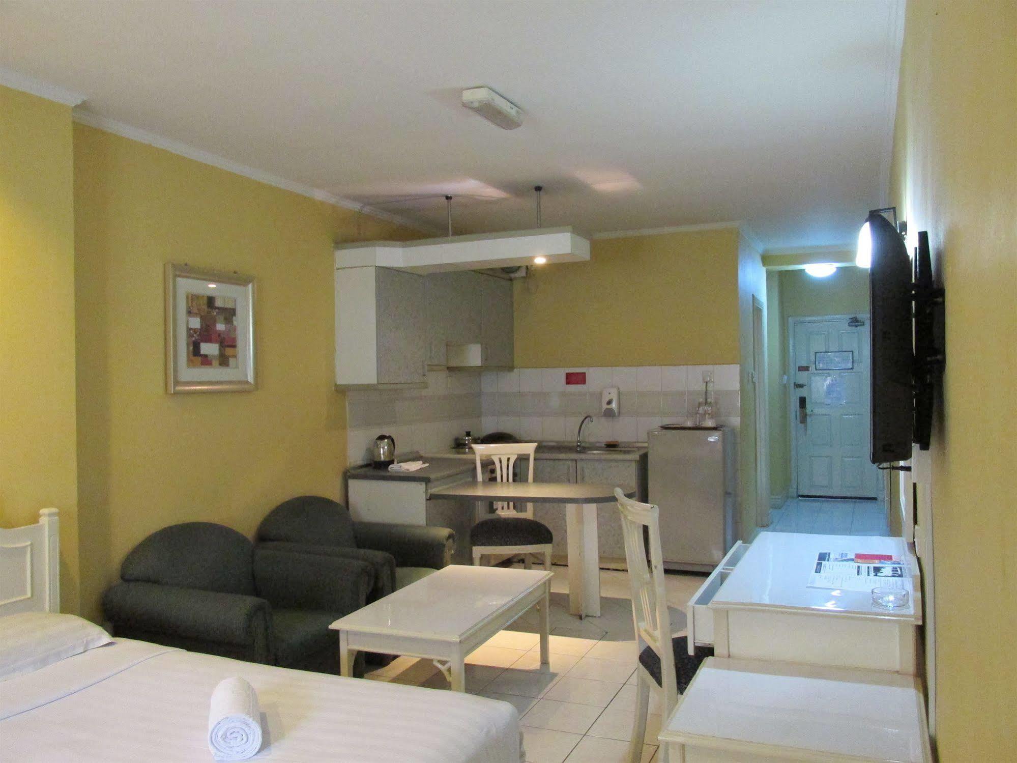 Promenade Service Apartment Kota Kinabalu Exterior photo